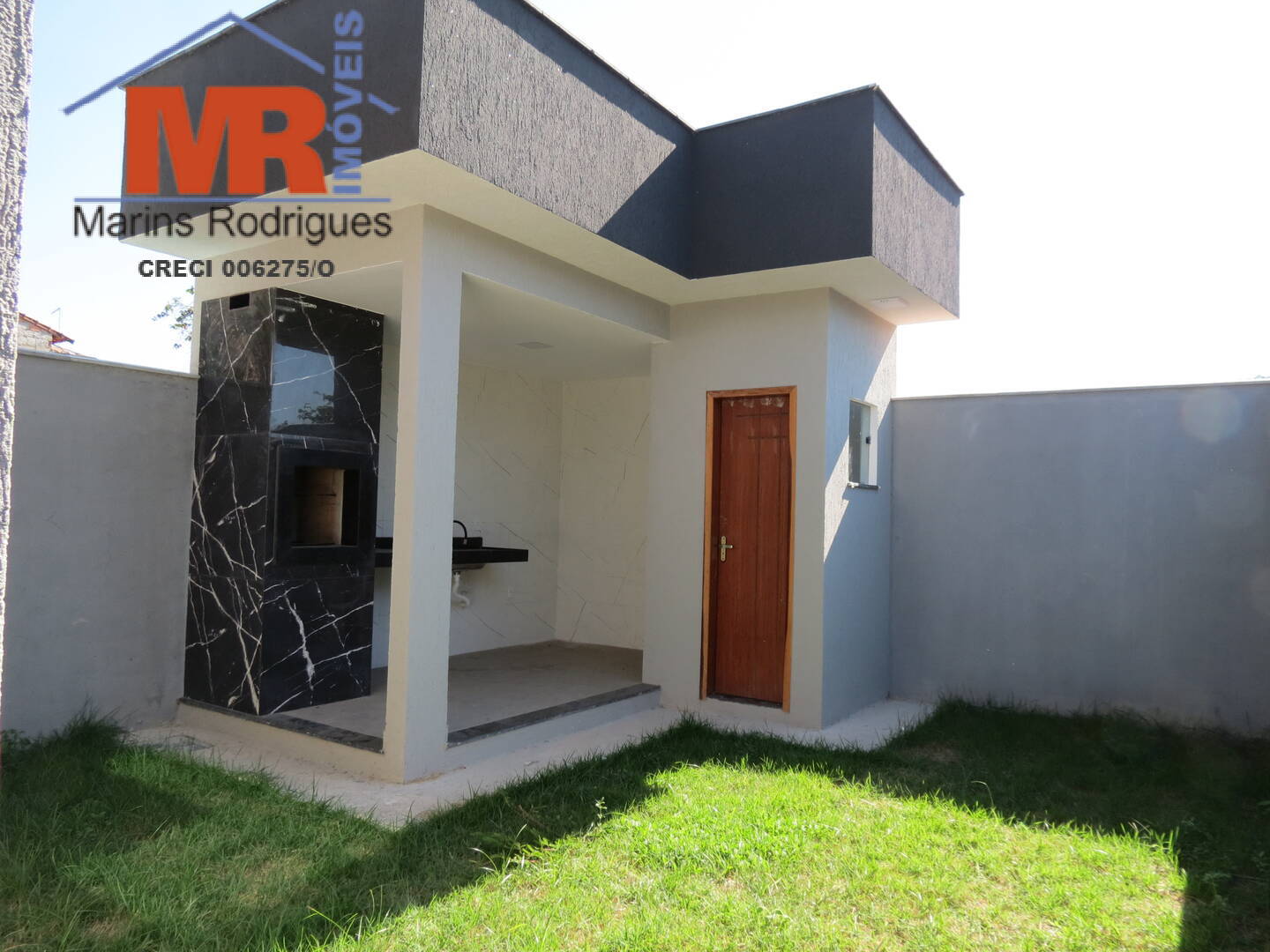 Casa à venda com 2 quartos, 180m² - Foto 2