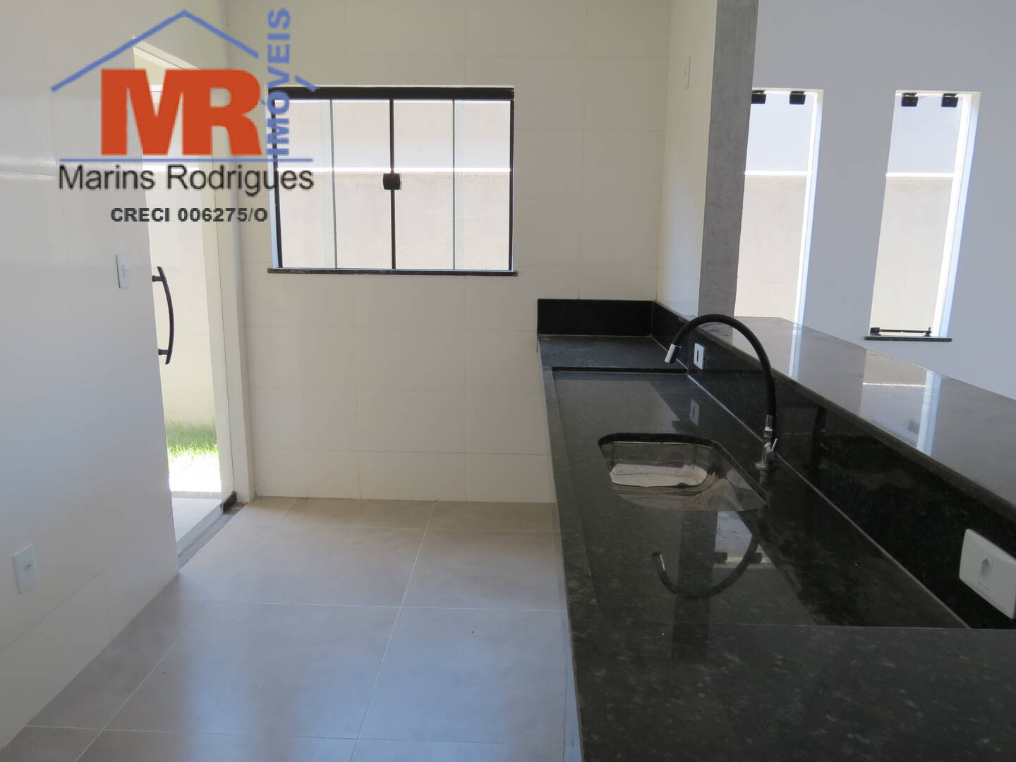 Casa à venda com 2 quartos, 180m² - Foto 11