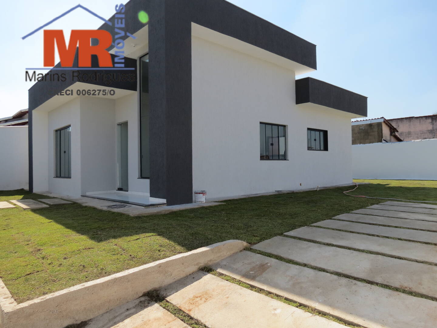 Casa à venda com 3 quartos, 250m² - Foto 1