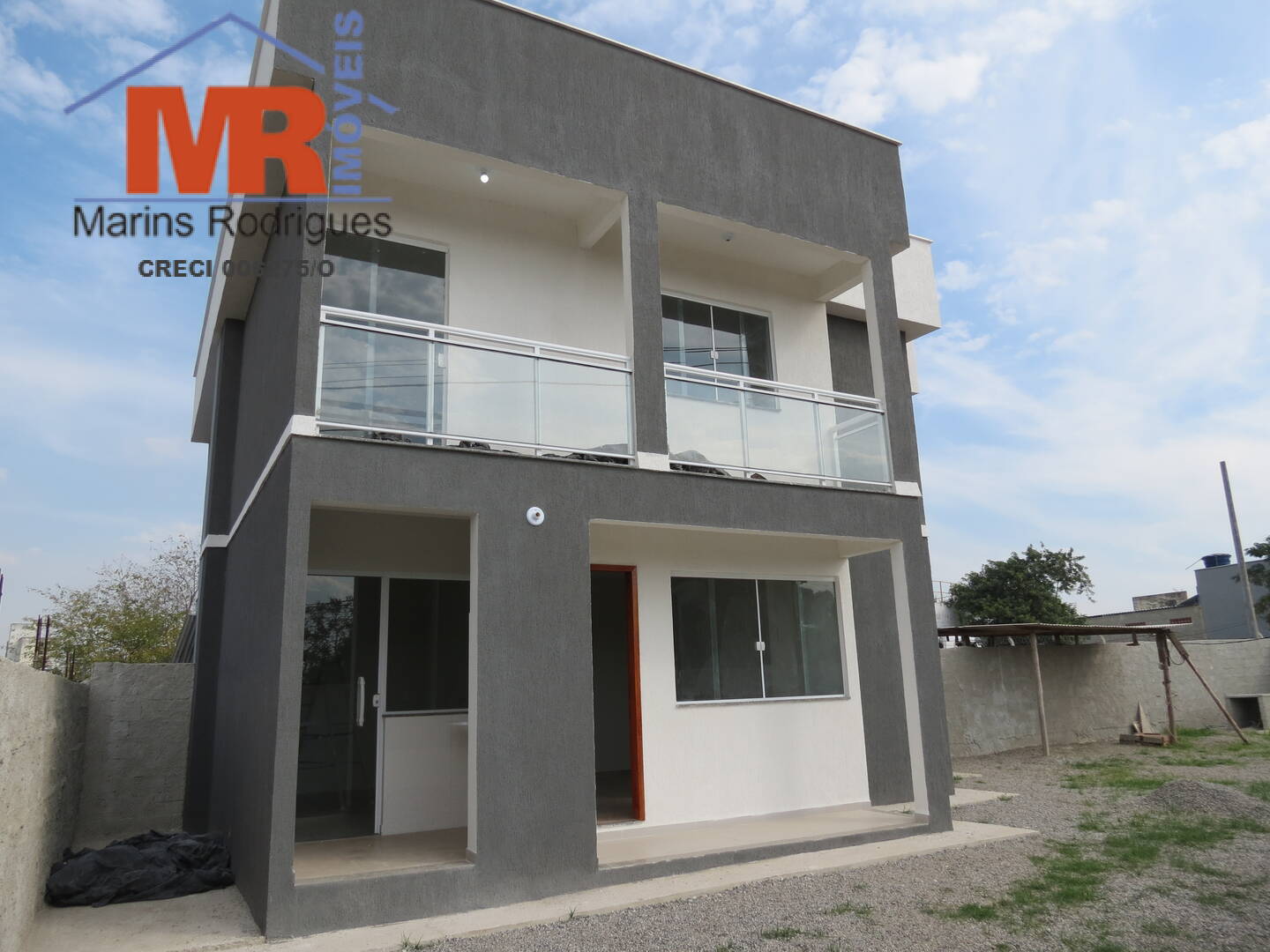 Casa à venda com 2 quartos, 200m² - Foto 1