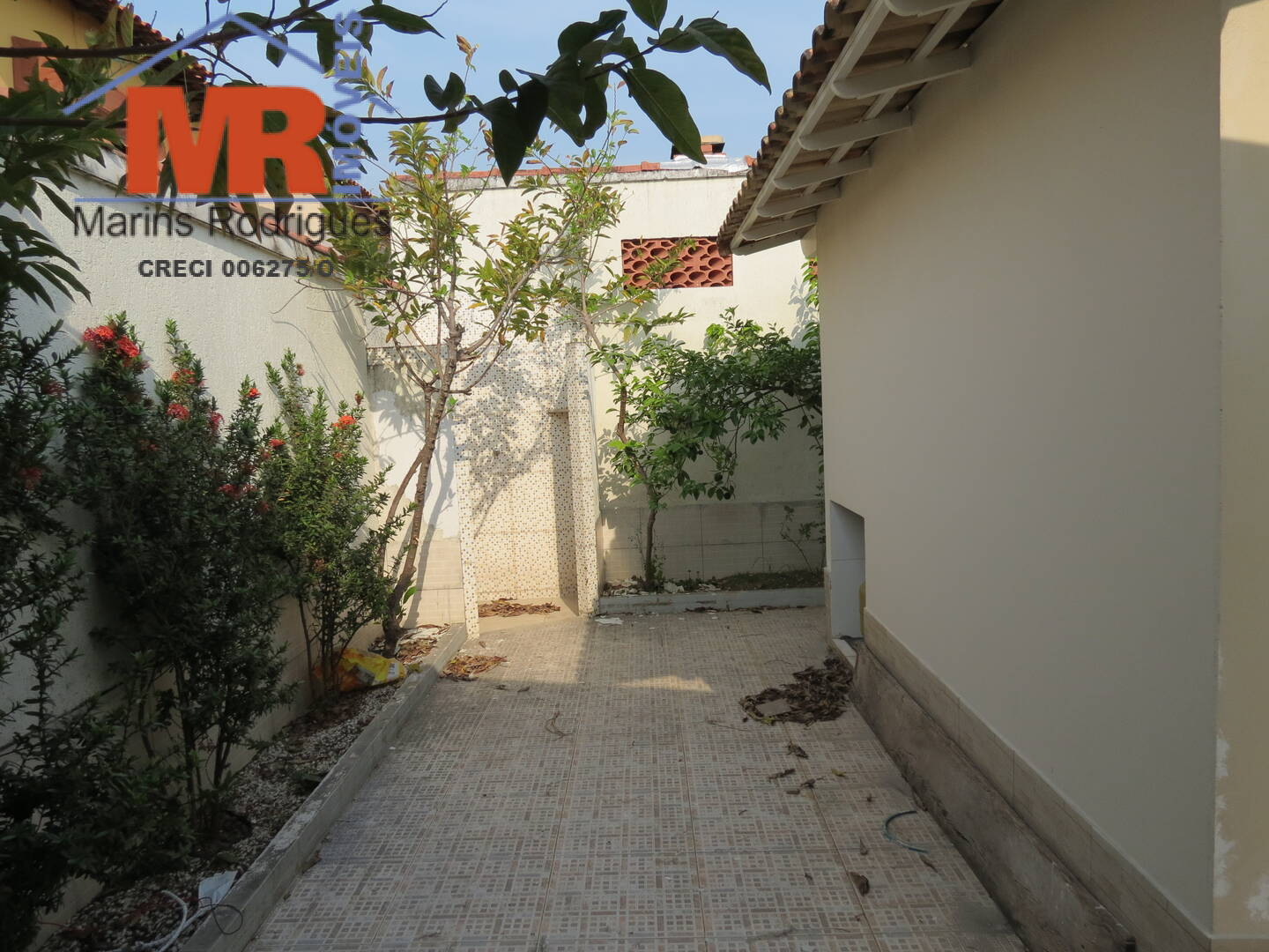 Casa à venda com 2 quartos, 200m² - Foto 8